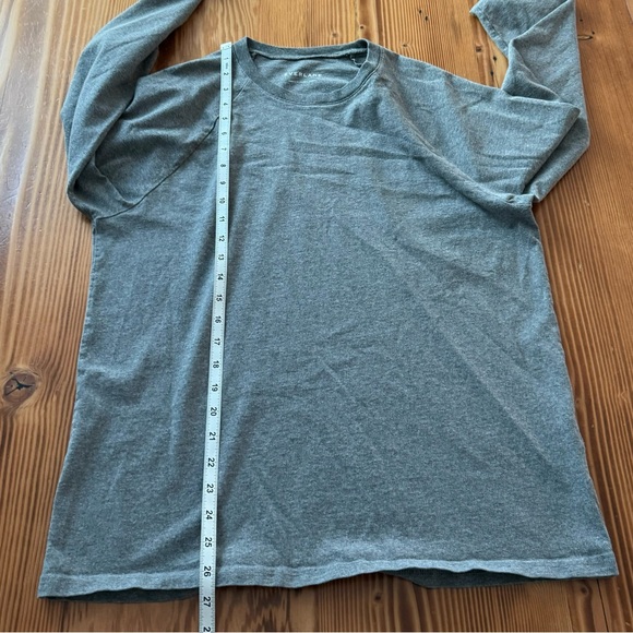 Everlane Premium Weight Long Sleeve Crew Tee in Mid Heathered Grey - Picture 10 of 10